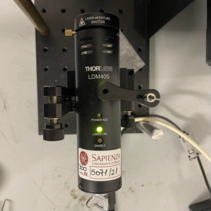 Laser cw a 405nm, LDM405, Thorlabs. 