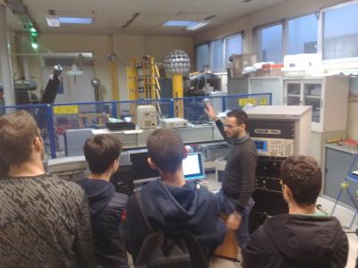 Generatore di Marx del laboratorio, sistema di controllo e di misura durante una esercitazione didattica.