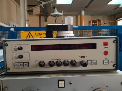 Strumento di misura dell'angolo di perdita dei liquidi isolanti, HCK VFM, fino a 100°C e 2.5 kV. Strumento di misura dell'angolo di perdita dei liquidi isolanti, HCK VFM, fino a 100°C e 2.5 kV.