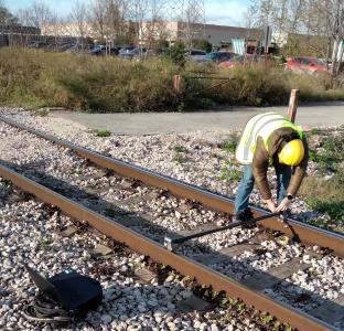 Measuring rail profiles at the Marcianise freight rail yard. (2024)
