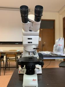 Microscopio a luce trasmessa Leica DM750P 