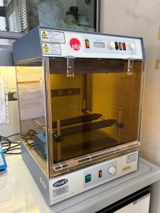 Incubatore con piano orbitante Incubatore con piano orbitante