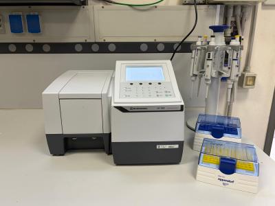 Spettrofotometro UV-Vis Spettrofotometro UV-Vis